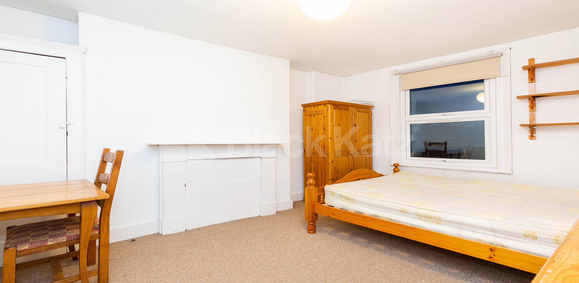 Modern and Central Apartment Shepherds Bush Road, Shepherds Bush